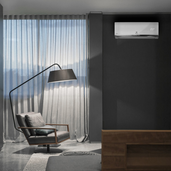 Кондиционер Electrolux EACS-18HSM/N8 V2
